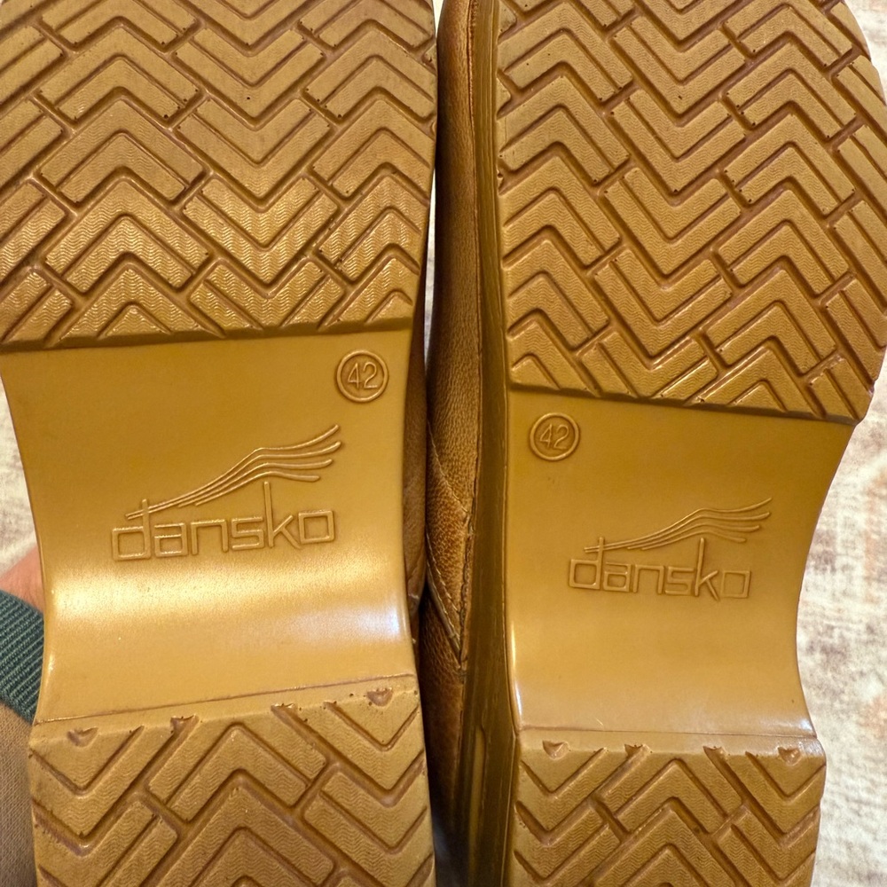Dansko Professional Clog 
Honey Distressed - Picture 10 of 12